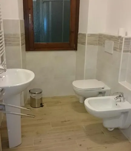 Camera Fenis בית הארחה 3*