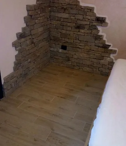 Camera Fenis בית הארחה